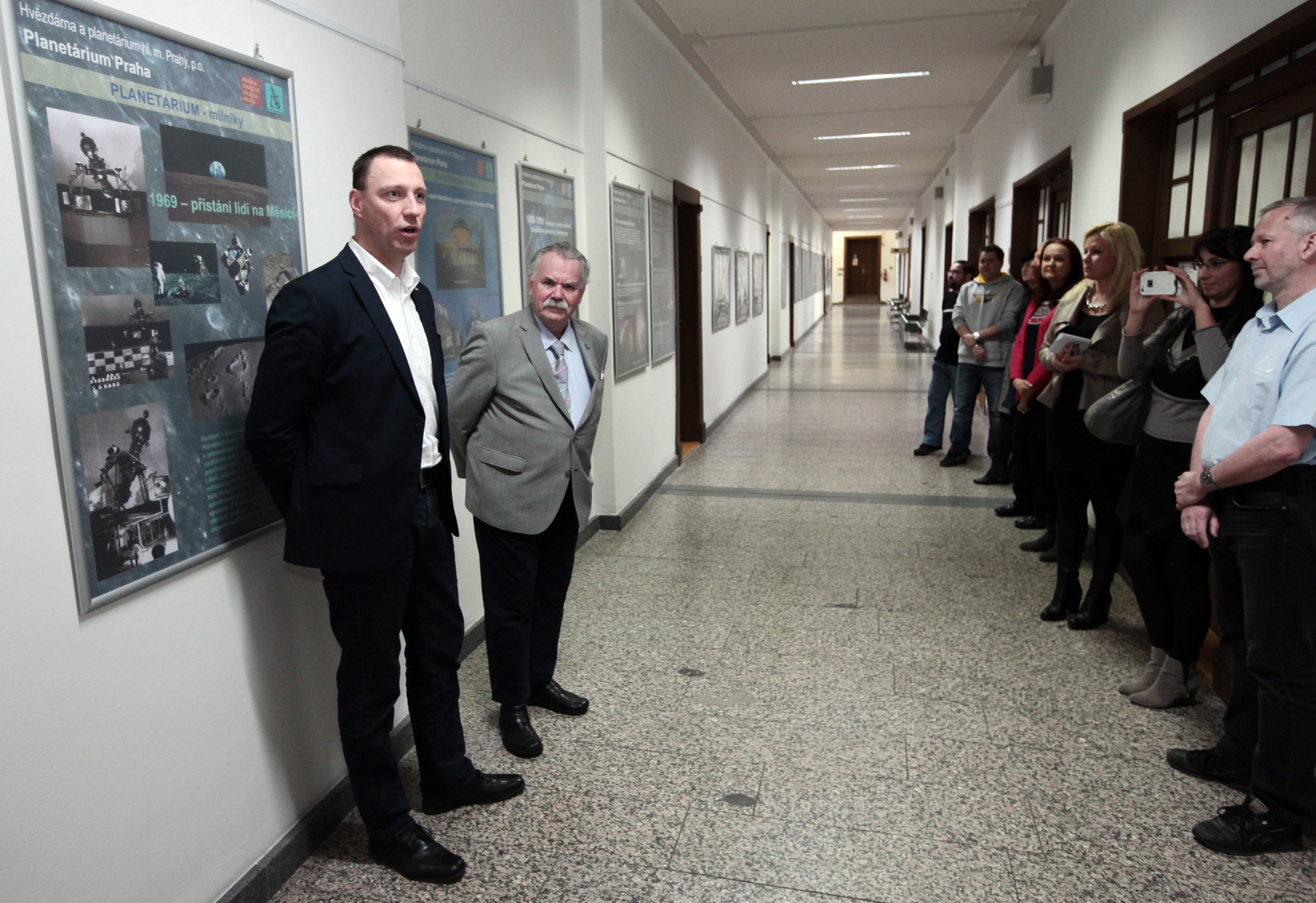 Radní Jan Wolf zahájil výstavu k 55. výročí otevření Planetária Praha