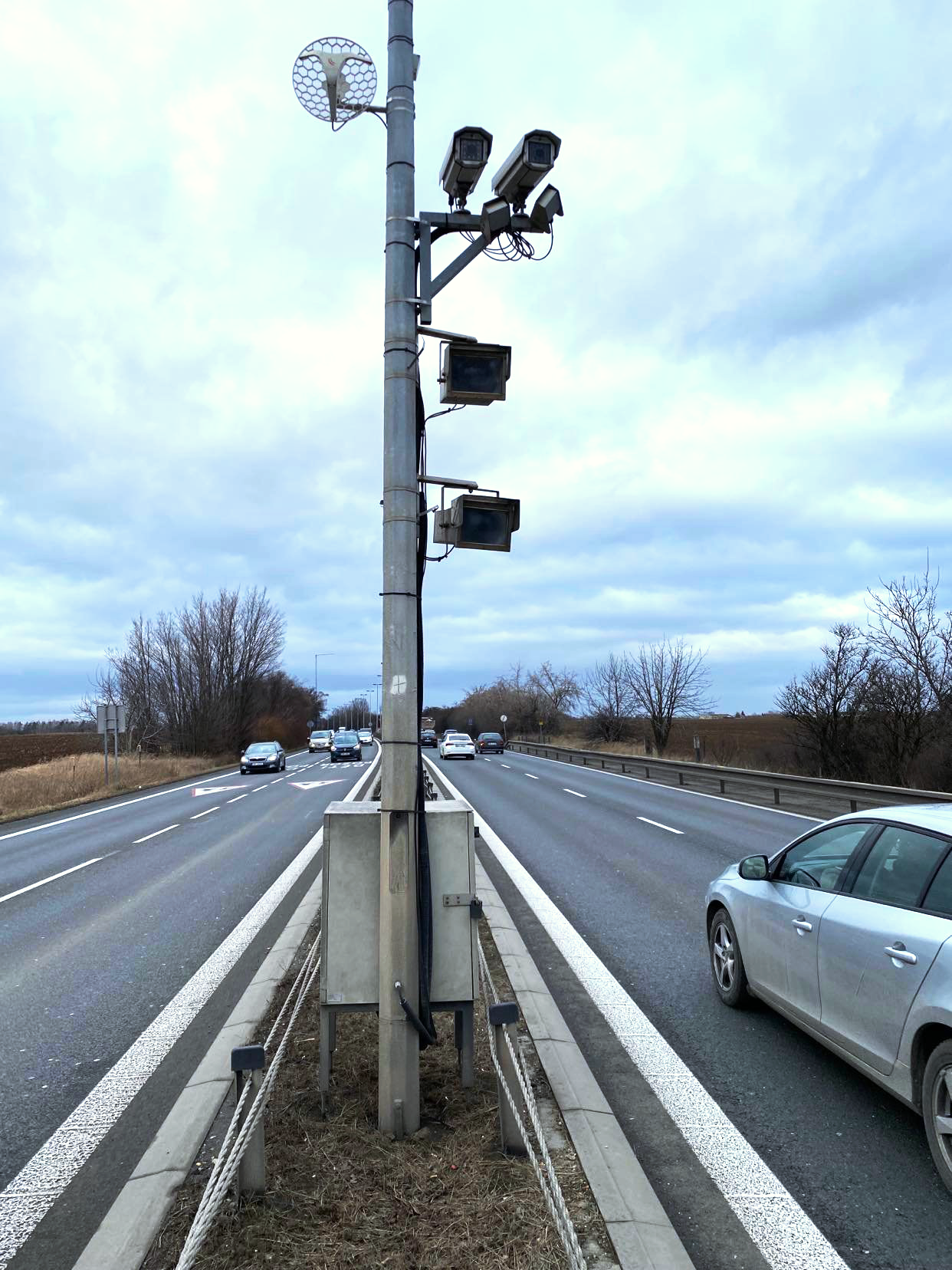 Zařízení pro měření úsekové a okamžité rychlosti na pražských komunikacích