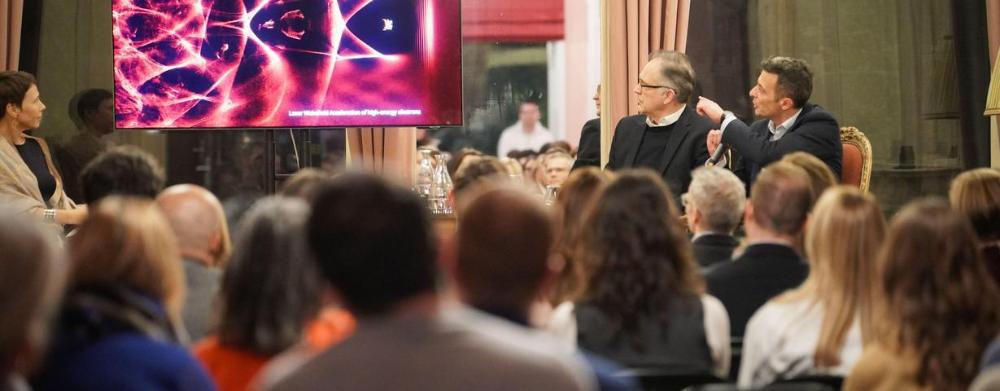 the_last_science_café_of_2024_showcased_the_most_advanced_laser_technologies