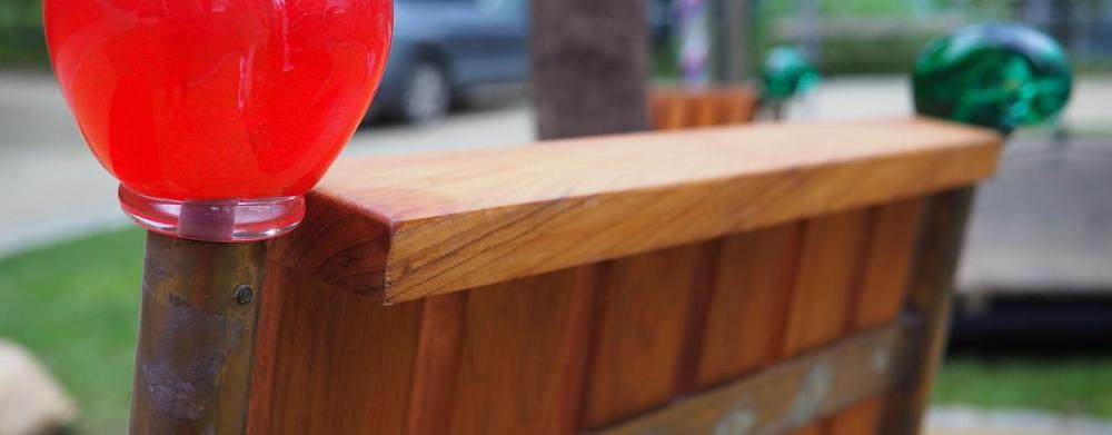 the_václav_havel_s_bench_is_being_repaired