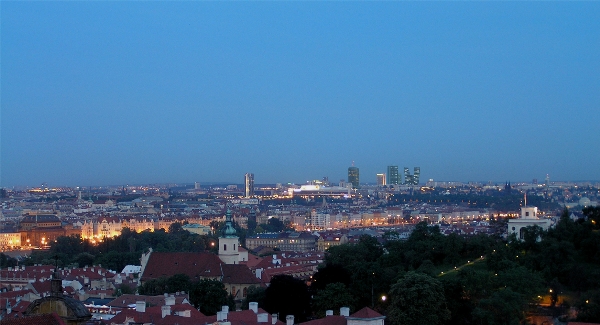 Noční panorama - pohled z rampy Pražského hradu (vizualizace AARH)