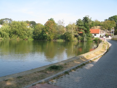 trasa podél potoka Chvalka - Rybník u ulice Stoliňské