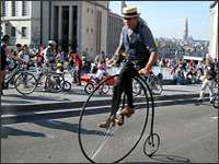 ilustrační foto - cyklisté v centru Bruselu