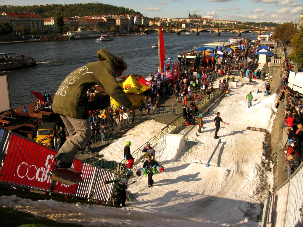 Aprés Ski snowpark přivítá českou snb a freeski špičku i amatéry v prvním závodě sezóny