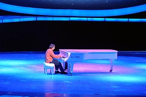 Richard Clayderman na koncertě v Číně (Blue Piano). Zdroj: http://www.clayderman.co.uk/