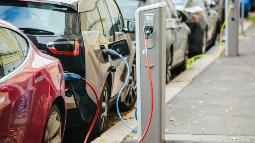 Ilustrační foto - dobíjení elektromobilů