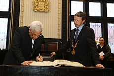 Pražský primátor dnes odpoledne přijal ve slavnostních prostorách Brožíkova sálu Staroměstské radnice státní návštěvu – prezidenta palestinské samosprávy Mahmúda Abbáse.