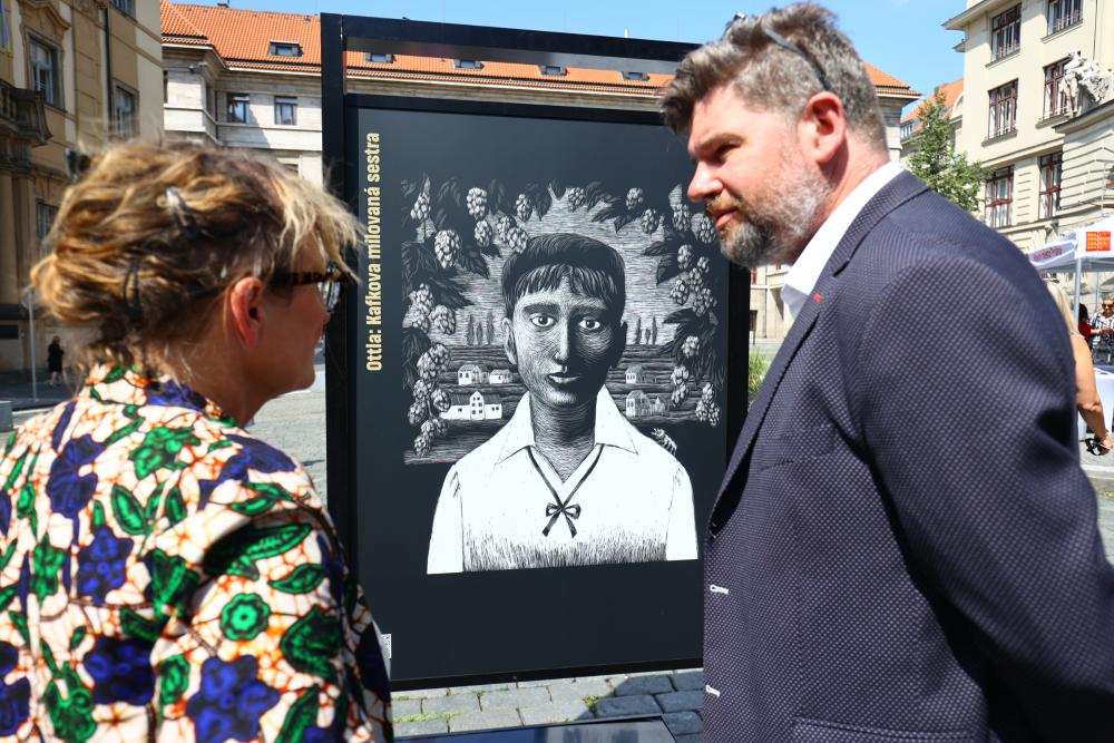 Praha představila novou výstavu o Franzi Kafkovi  na Mariánském náměstí 