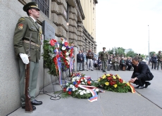 Dnes se před budovou Generálního štábu v Praze na Vítězném náměstí konalo pietní shromáždění k výročí popravy generála Heliodora Píky. 