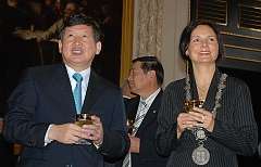 Náměstkyně primátora Markéta Reedová  slavnostně uvítala předsedu Velkého státního churalu Mongolska, pana Danzana Lundeejantsana 