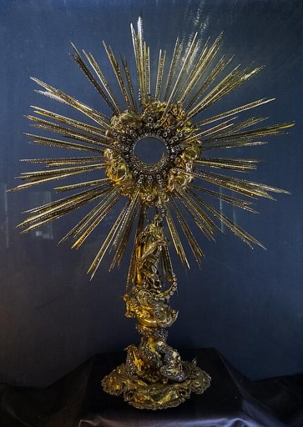 Loreta: Pražské slunce je nejcennější českou barokní monstrancí, je osazeno 6222 diamanty.