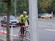 Radní Štěpánek přijel - jak jinak - než na kole