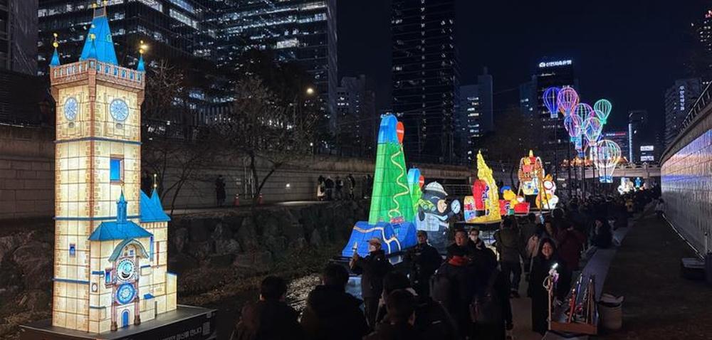 Svítící model Staroměstské radnice v Soulu