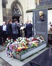26.6.2007-Pomník M. Horákové na Vyšehradském hřbitově
